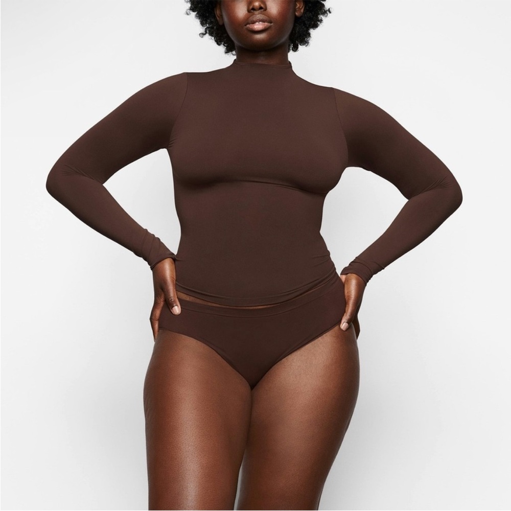 Skims Soft Smoothing Seamless Turtleneck Top